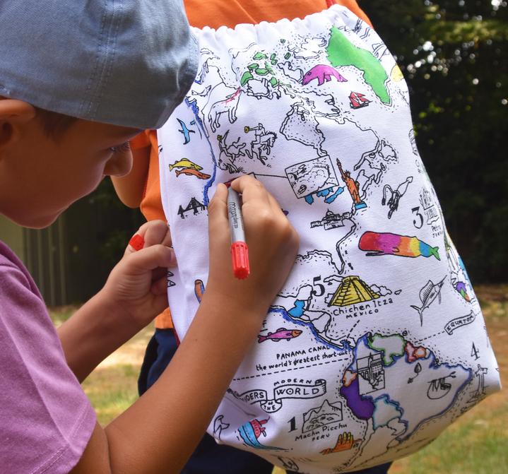 [սε]world map backpack - colour in & learn ÷Ʈ å
