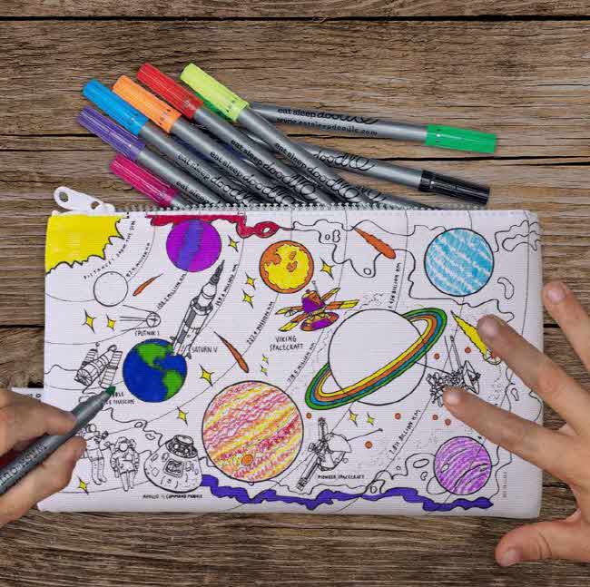 [잇슬립두들]space explorer pencil case - colour in & learn