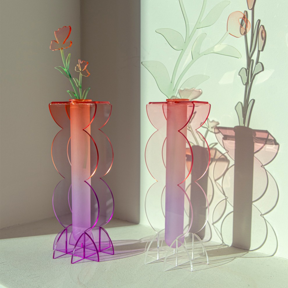 [Ʃ]rounded M - acrylic vase
