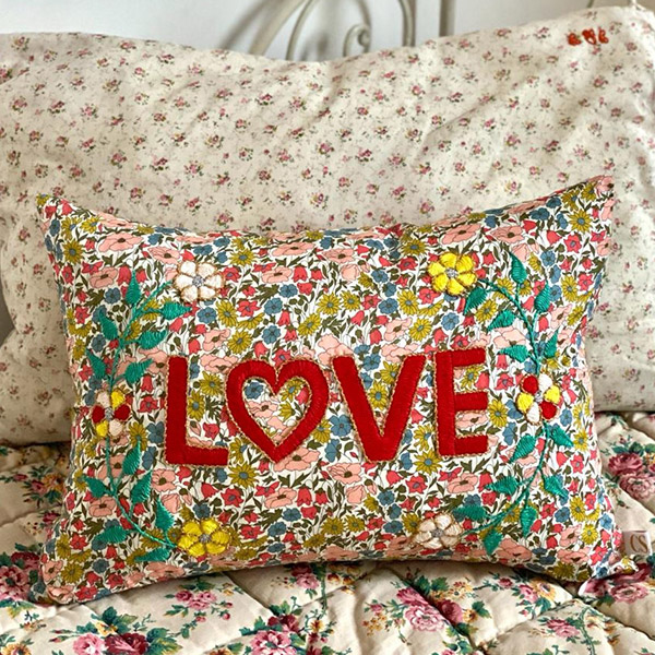 [까사오]Embroidered cushion LOVE-CA00LNCUS0769LOV